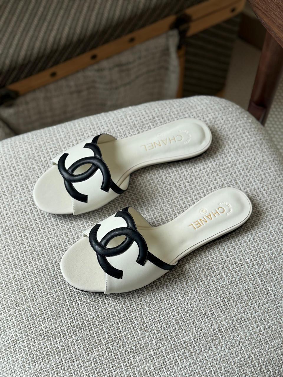 Ladies flats