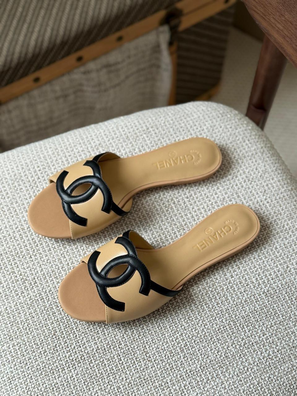 Ladies flats