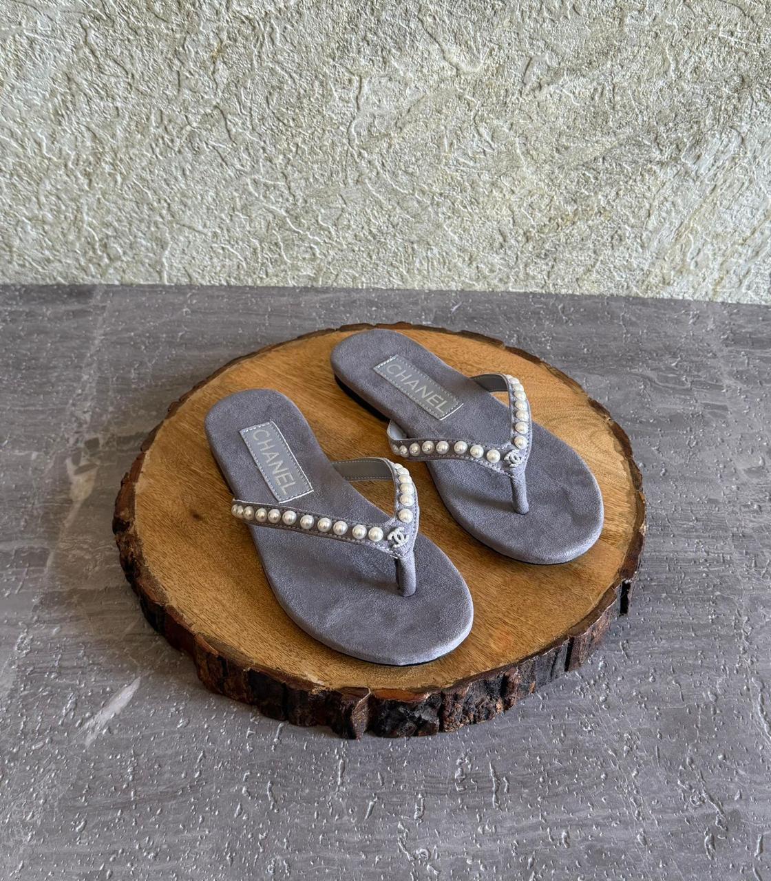 Ladies flats
