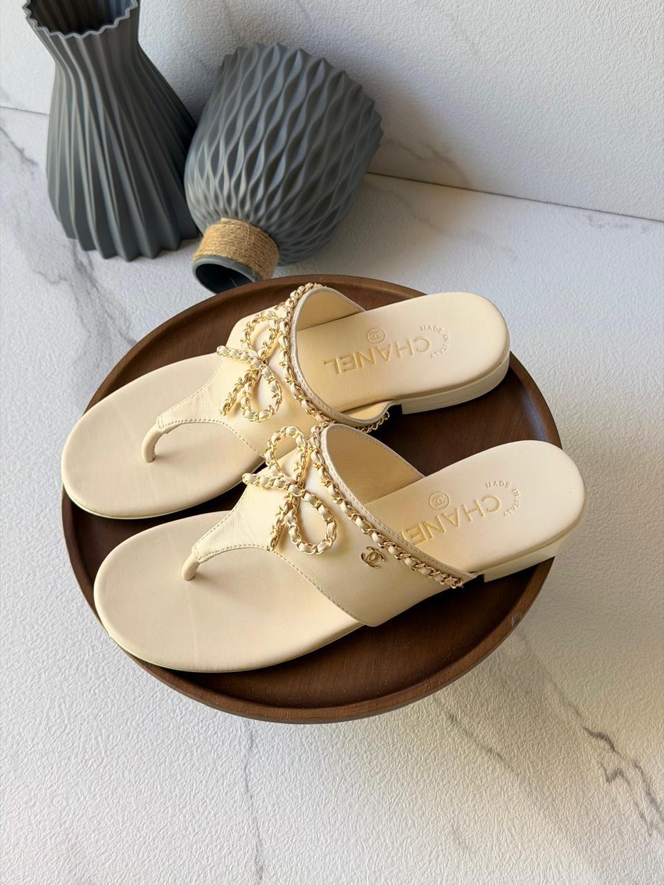 Ladies flats