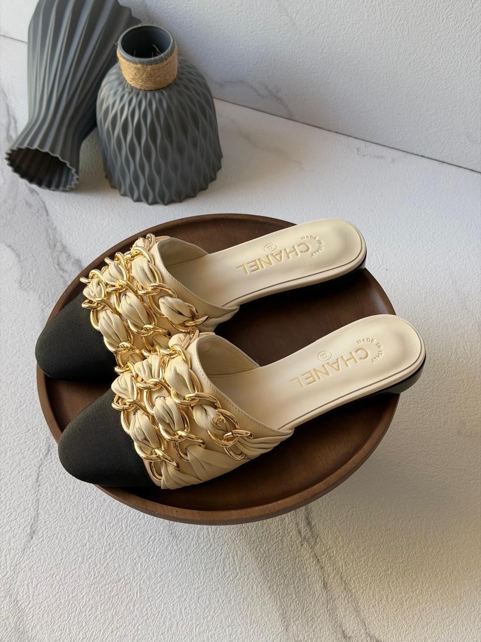 Ladies flats