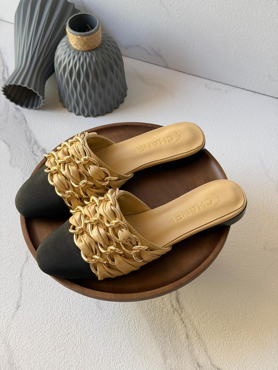 Ladies flats