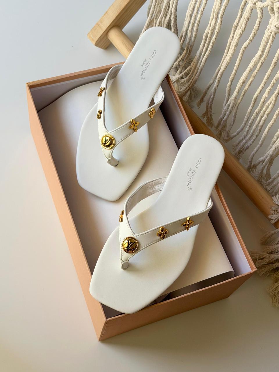 Ladies flats