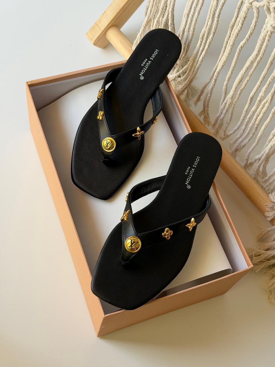 Ladies flats