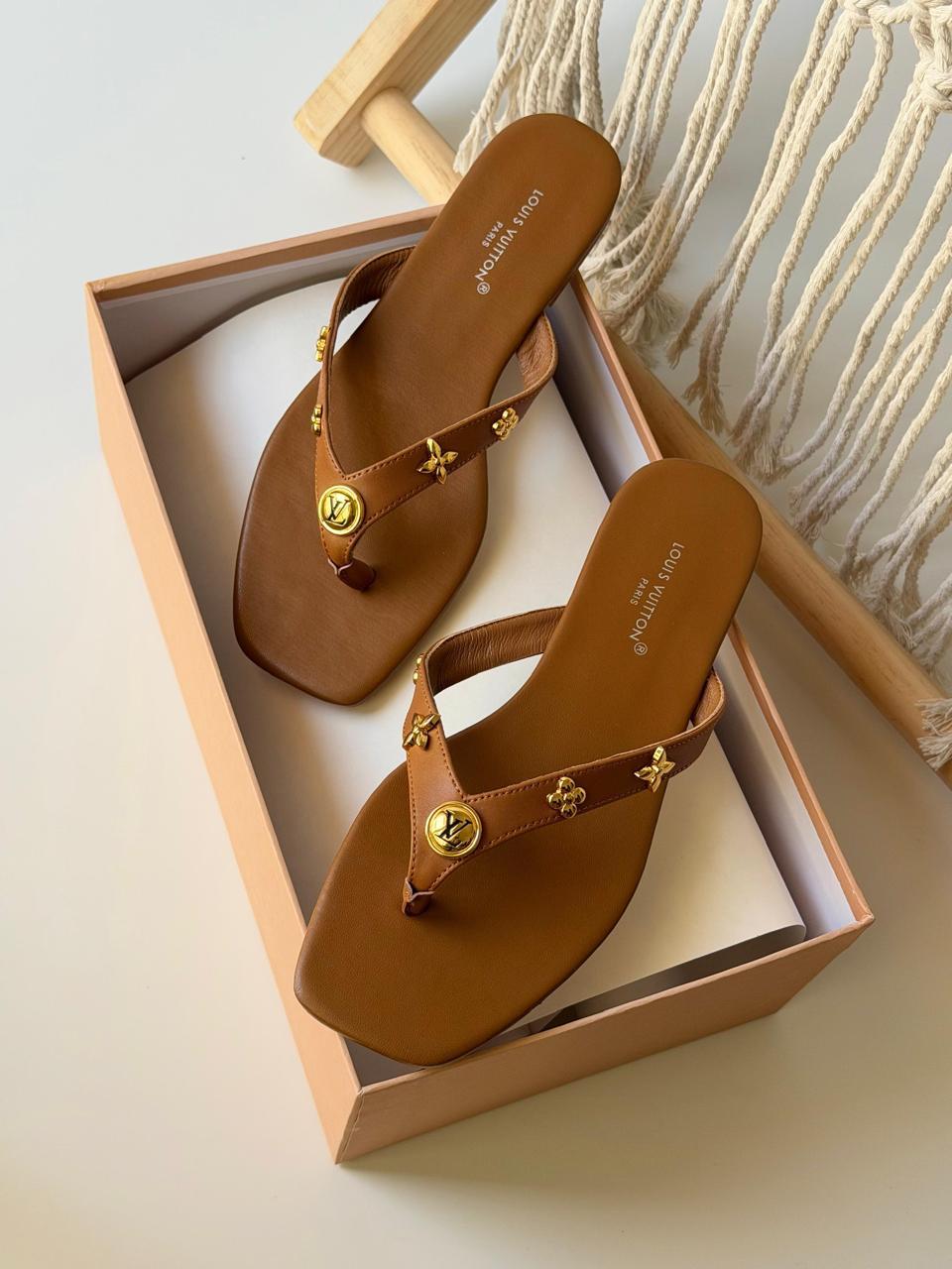Ladies flats