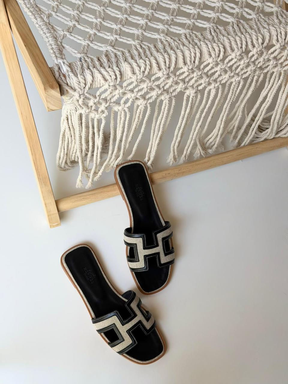 Ladies flats