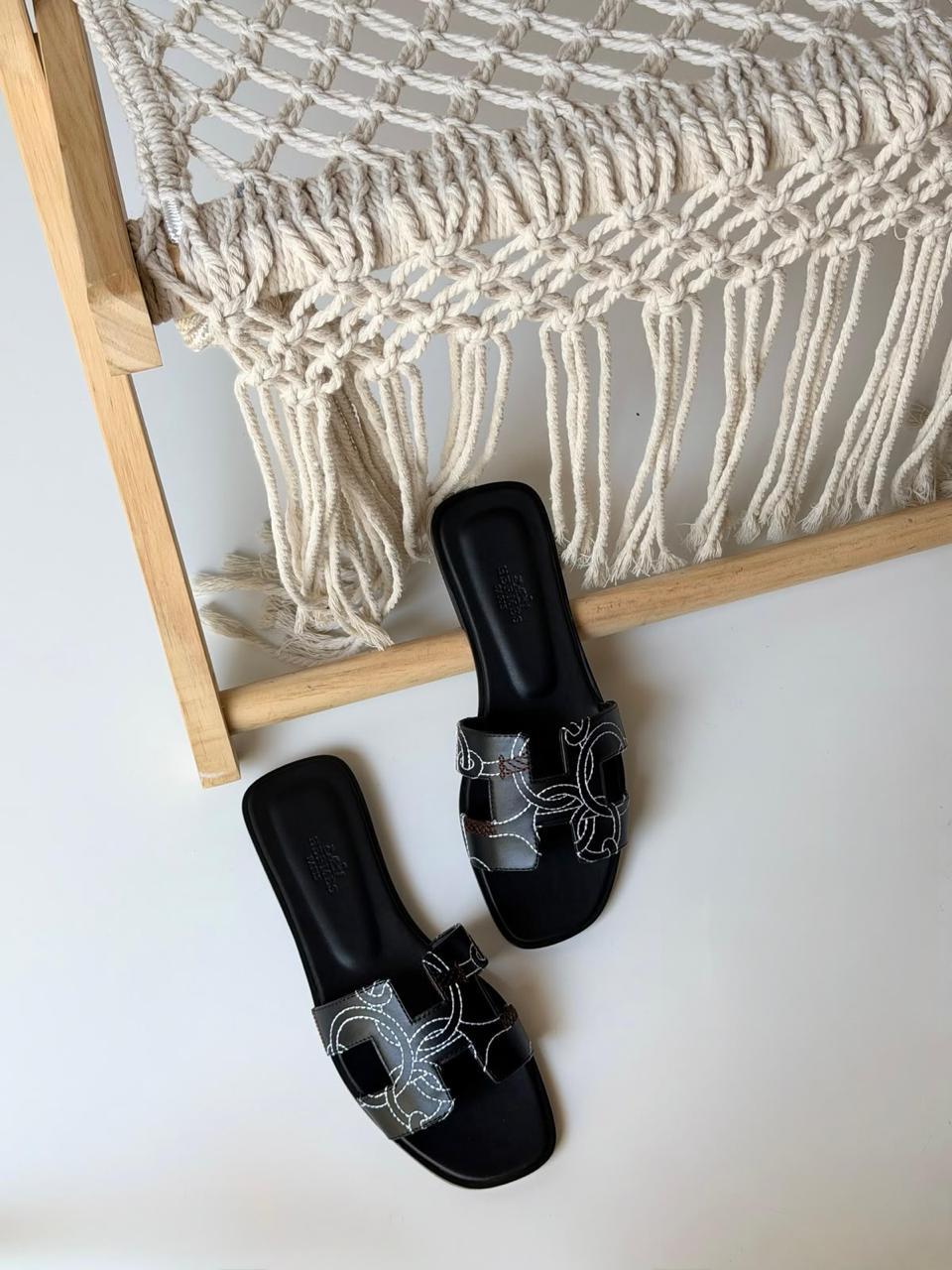 Ladies flats