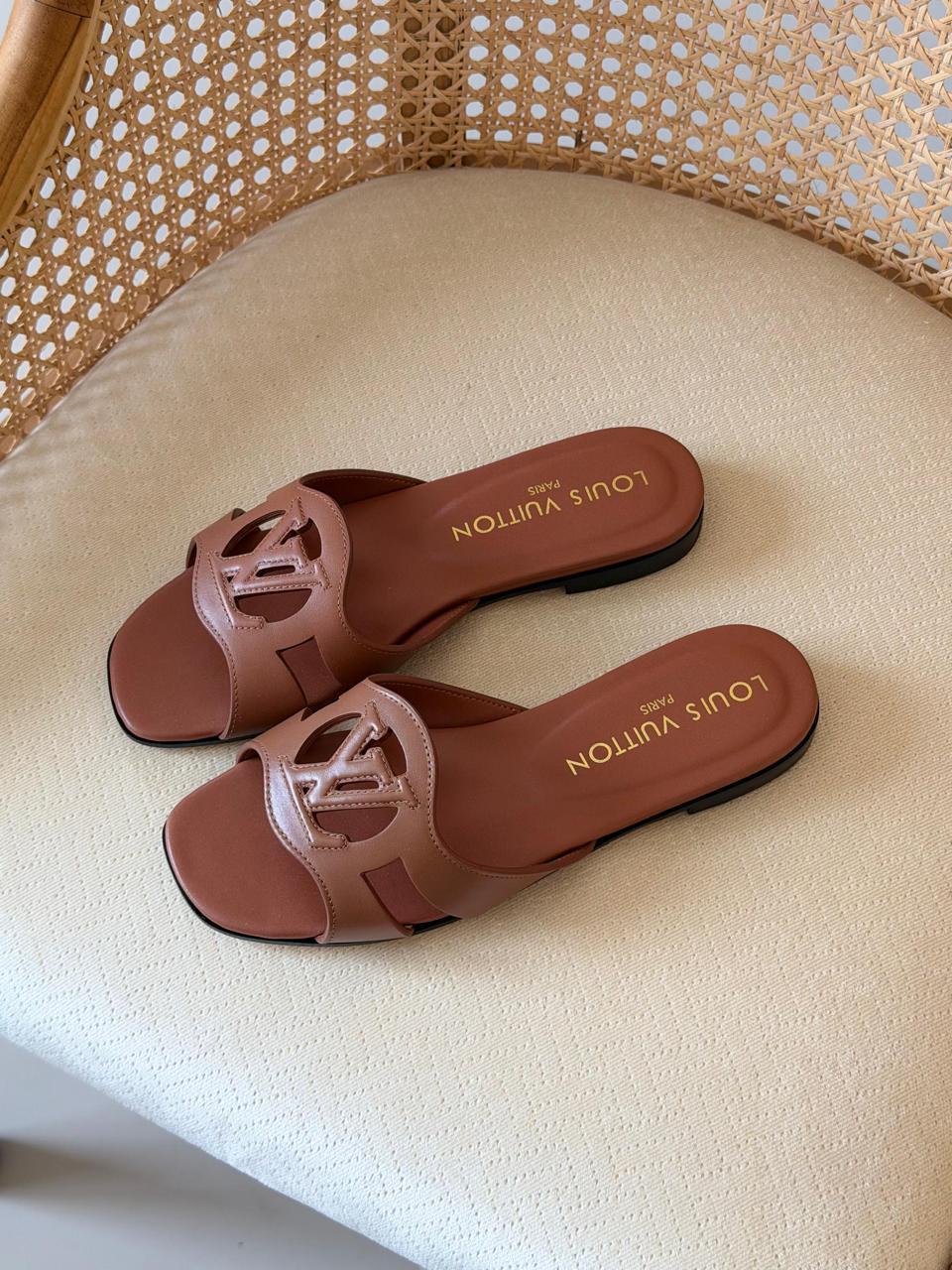 Ladies flats