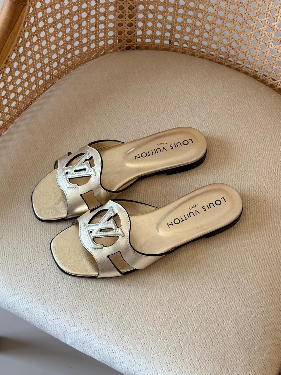 Ladies flats
