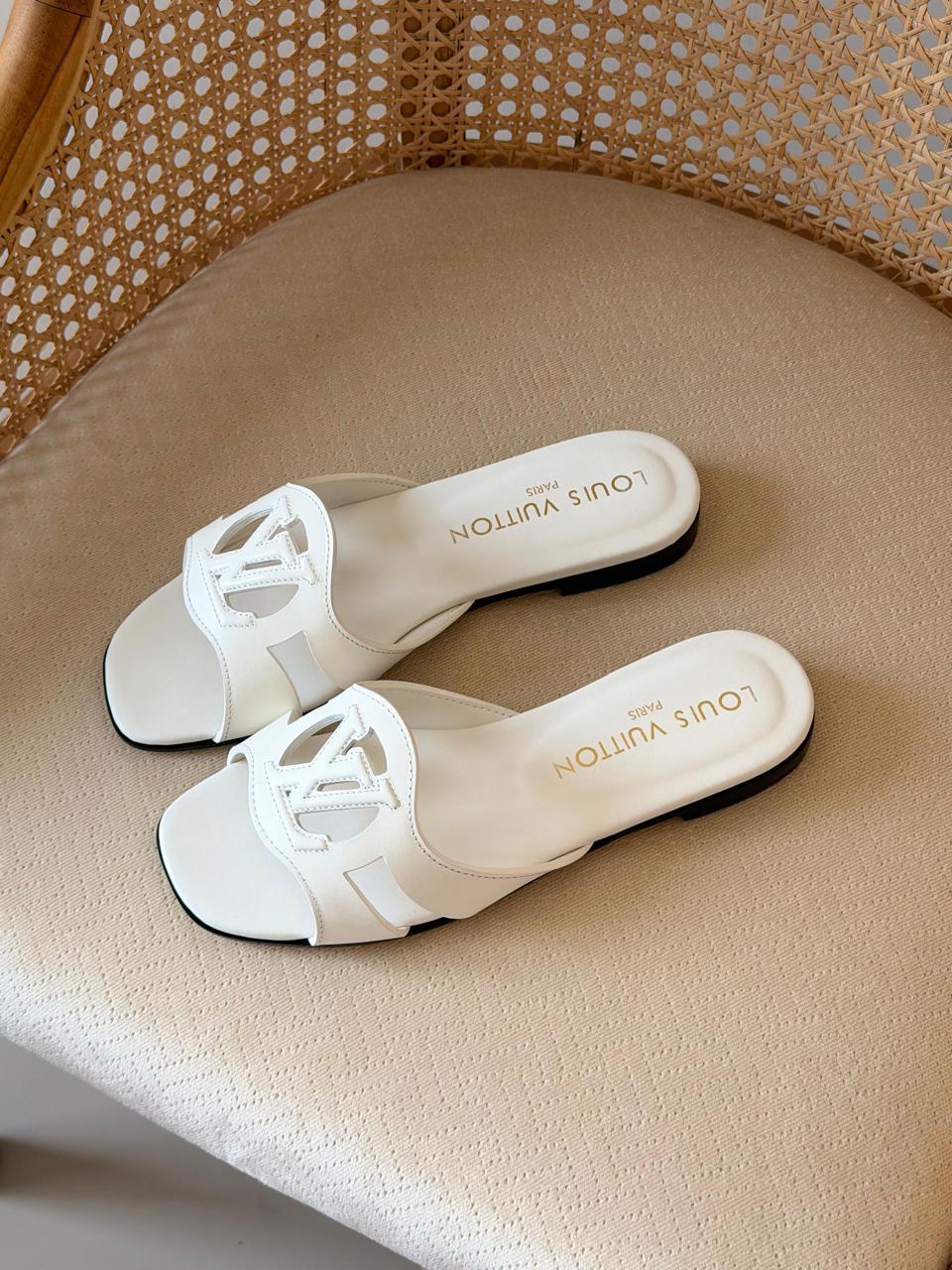 Ladies flats