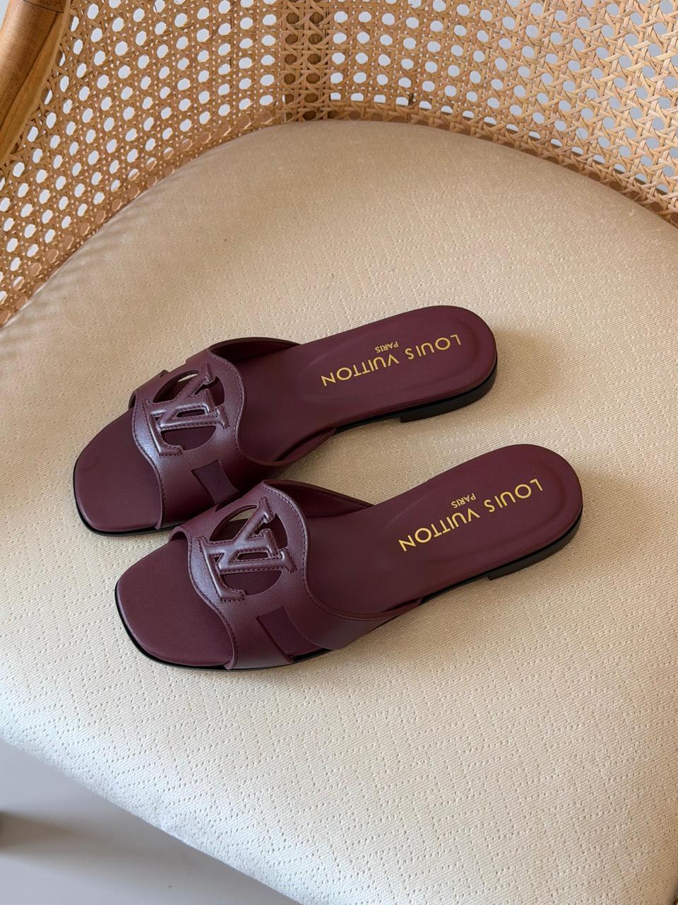 Ladies flats