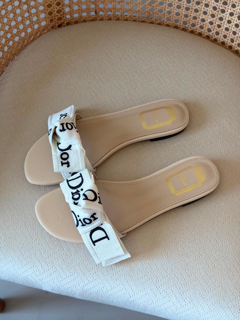 Ladies flats