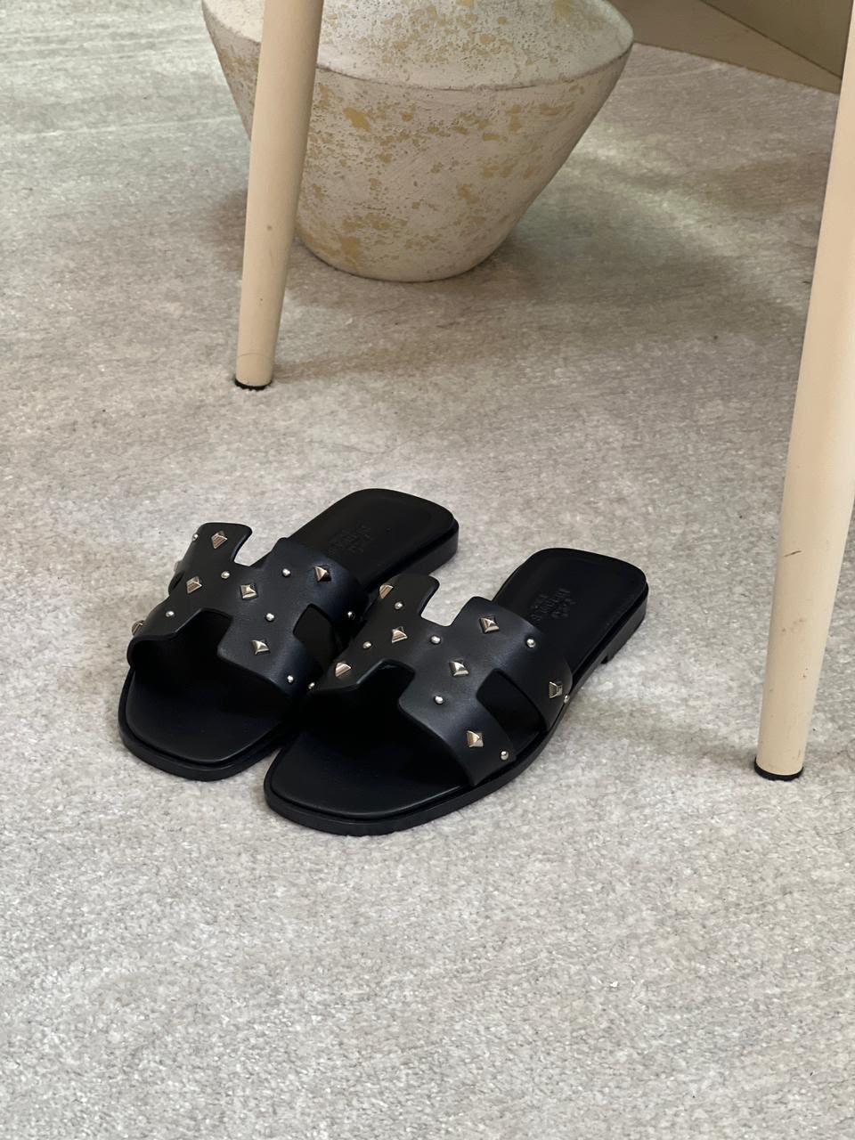 Ladies flats