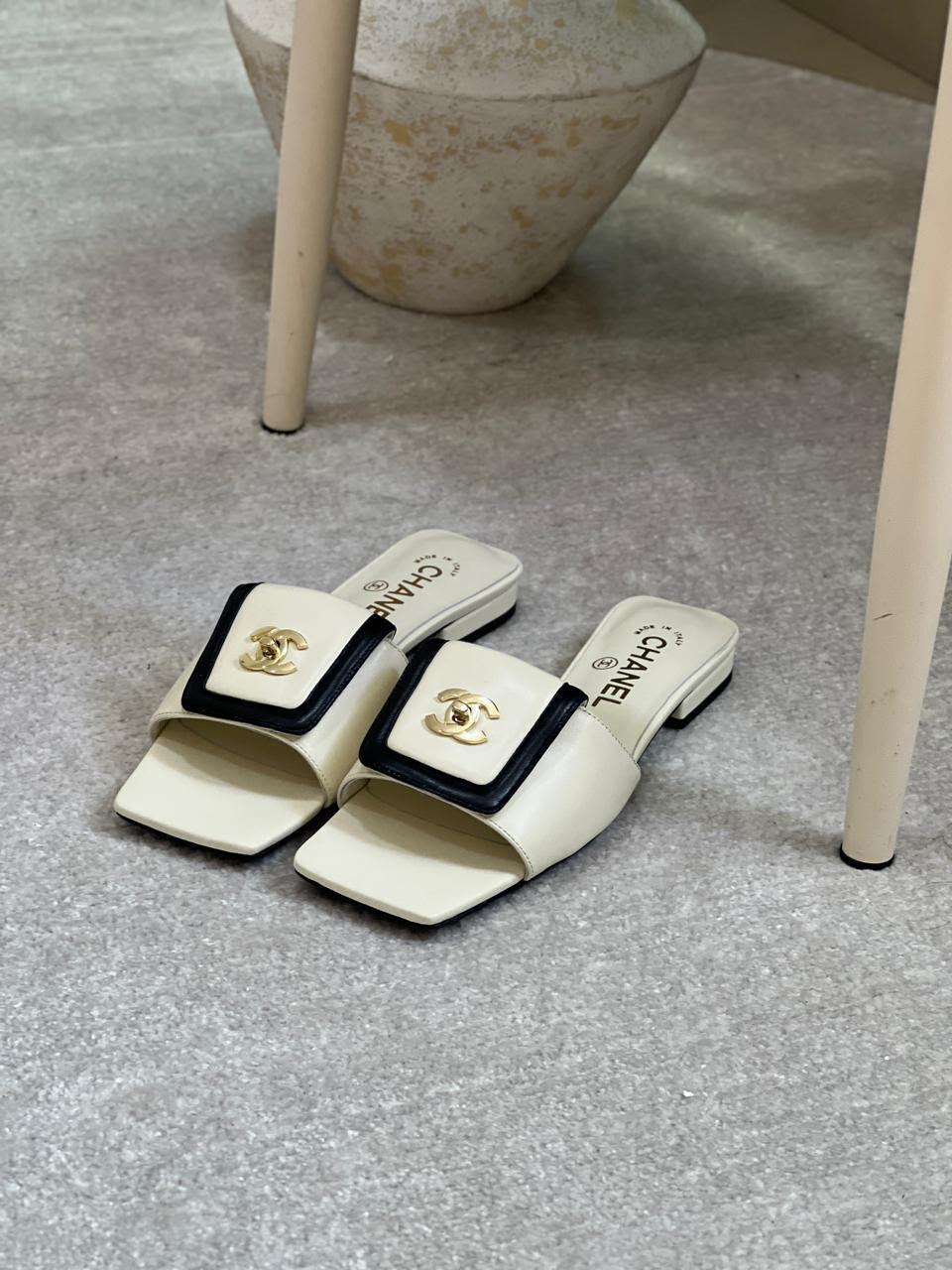 Ladies flats