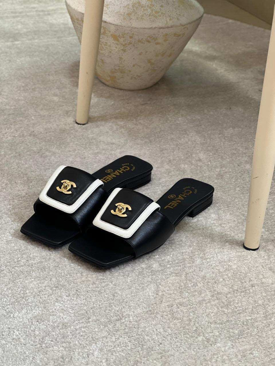 Ladies flats
