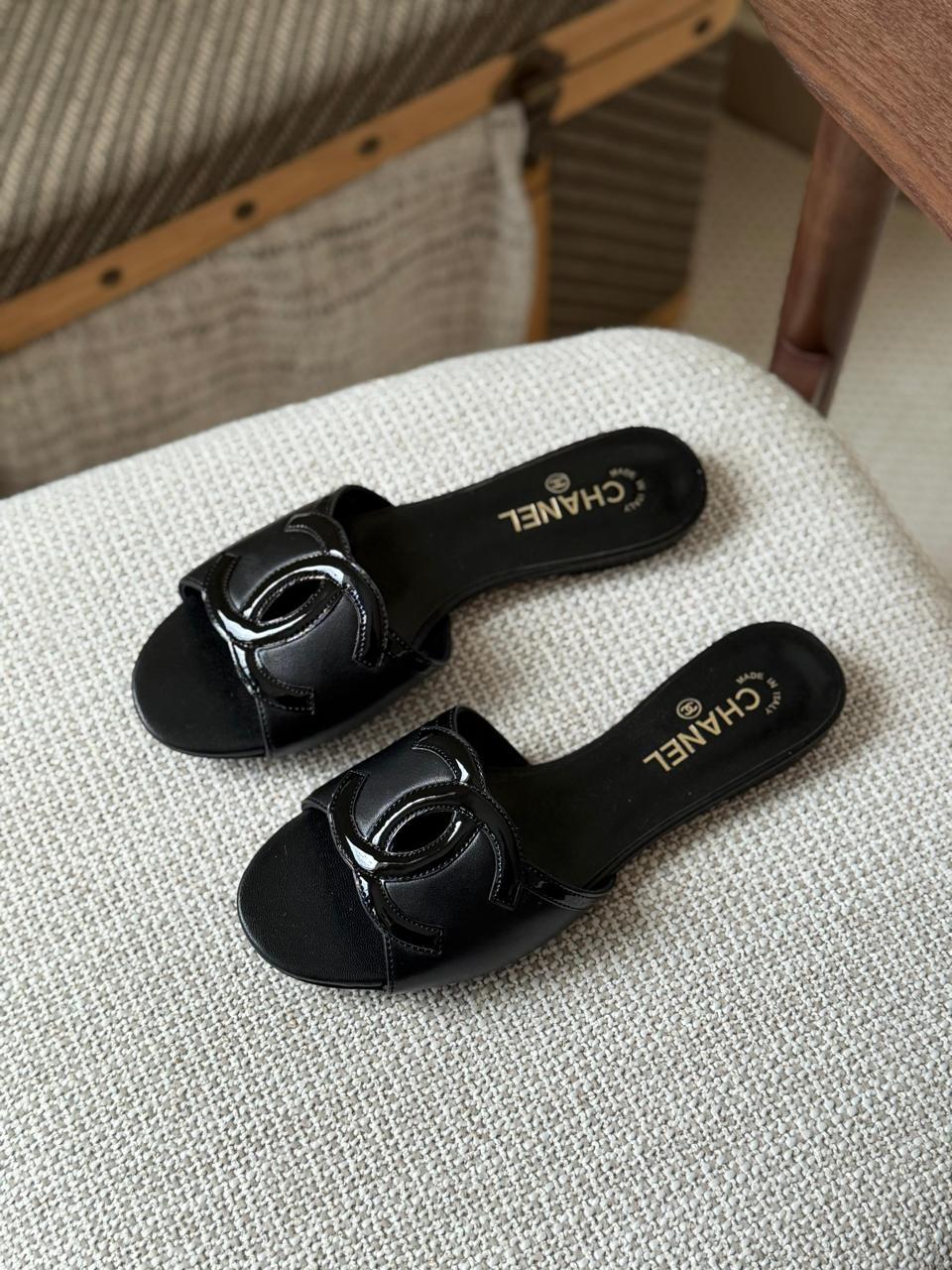 Ladies flats