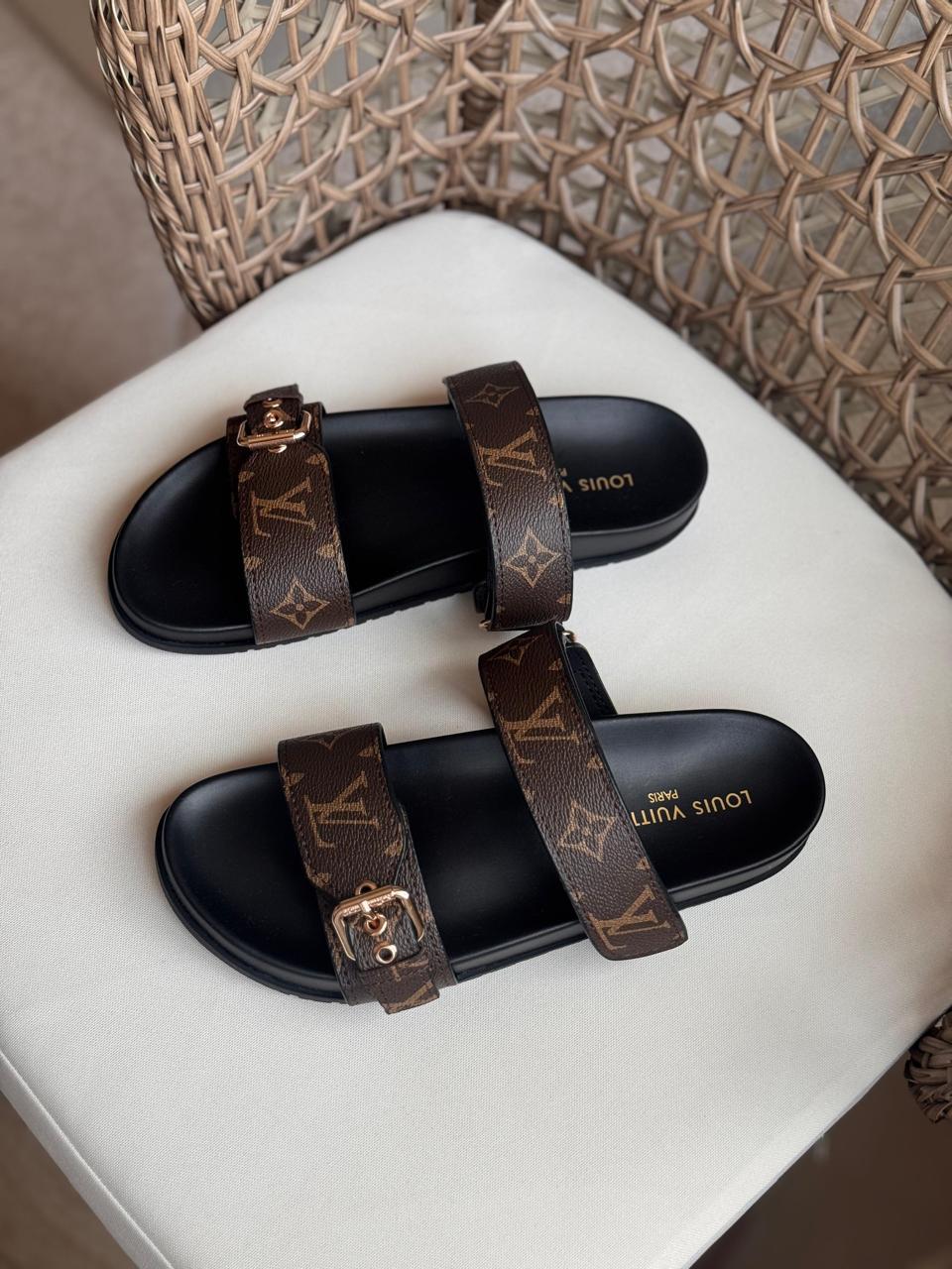 Ladies flats