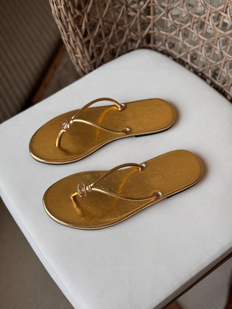 Ladies flats