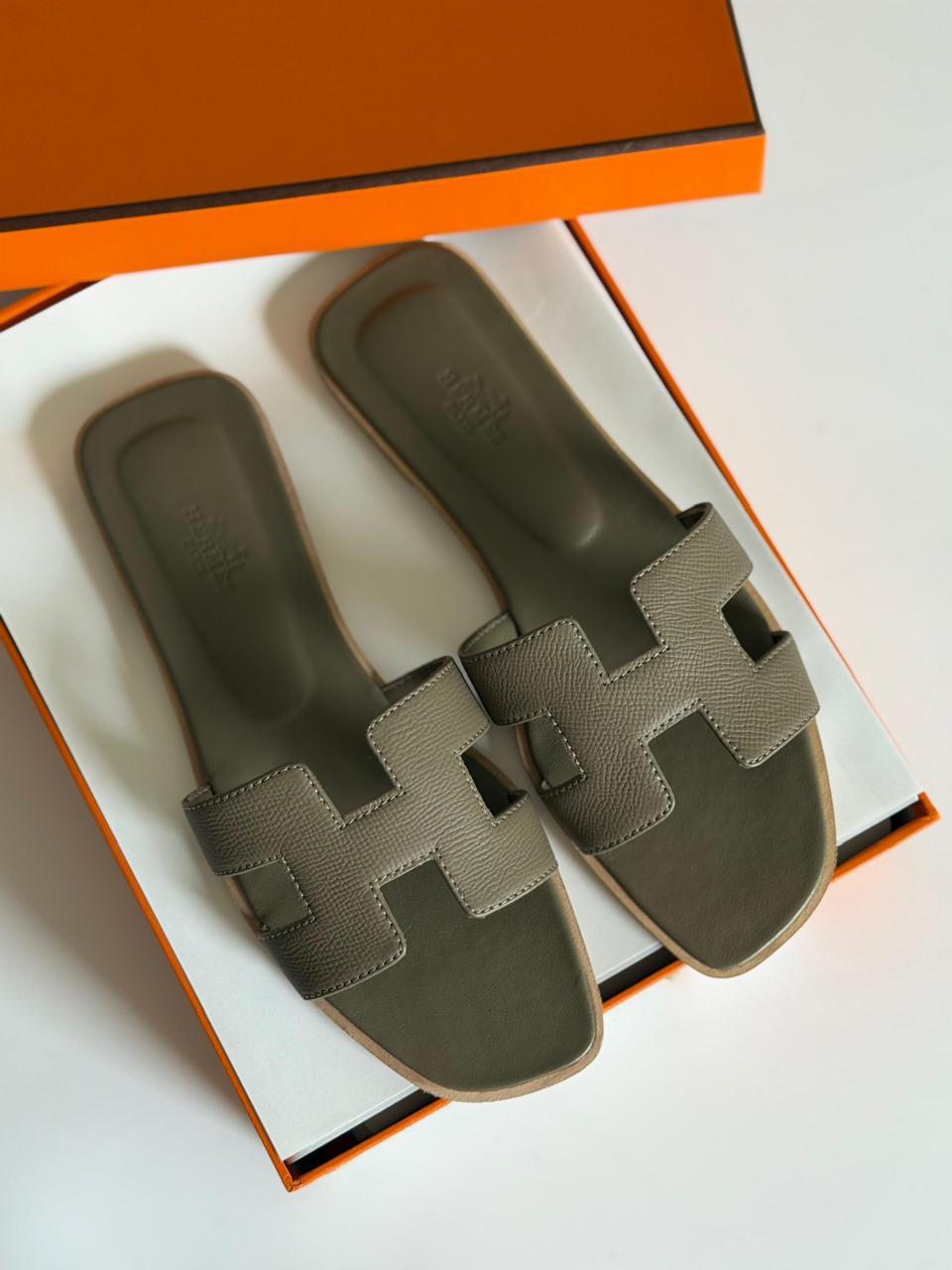Ladies flats