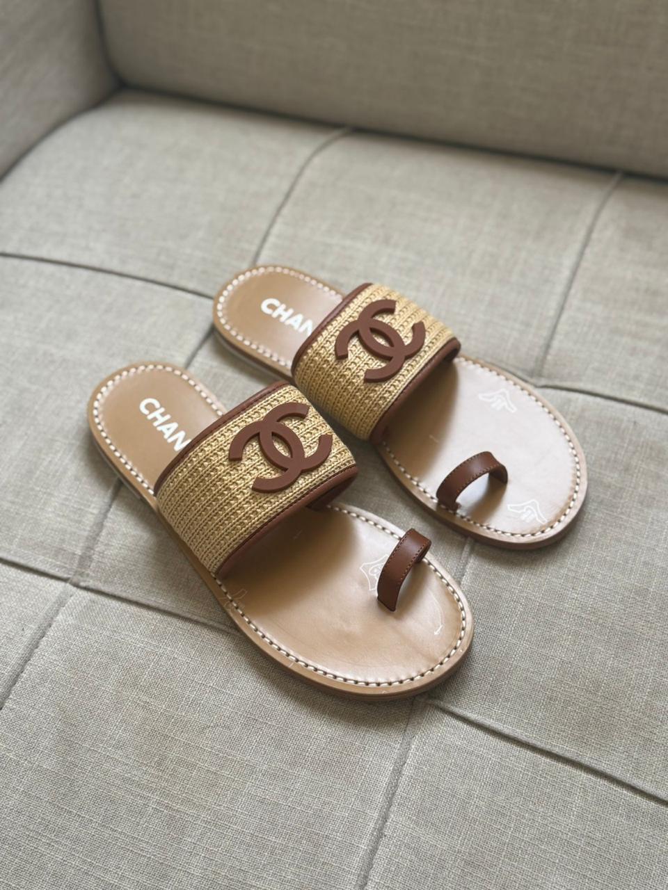 Ladies flats
