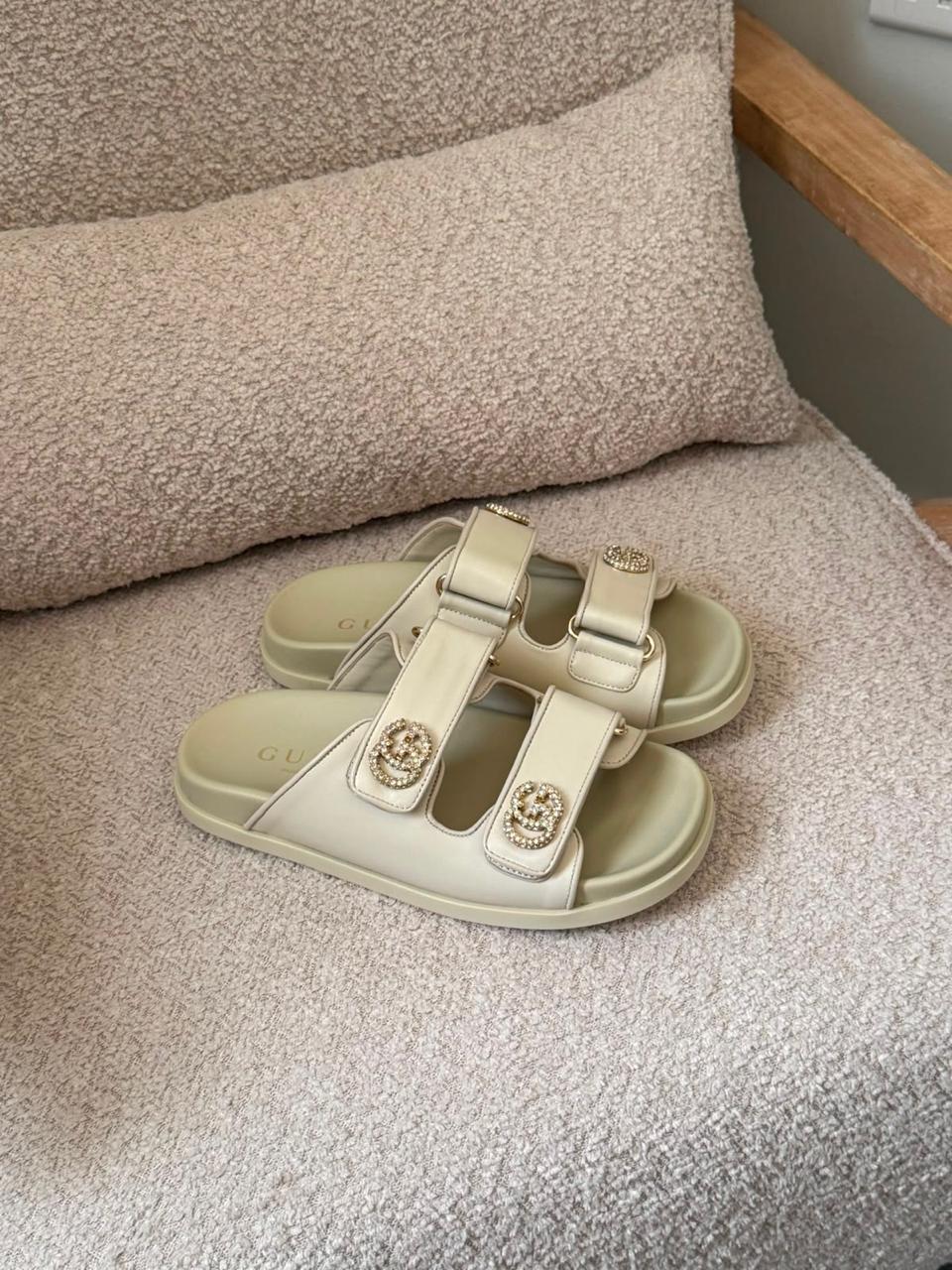 Ladies flats