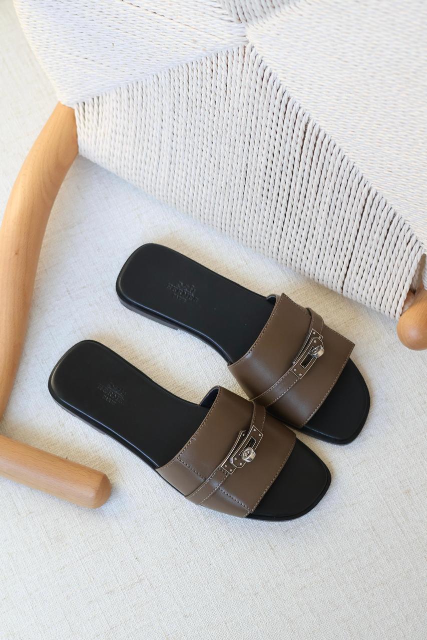 Ladies flats