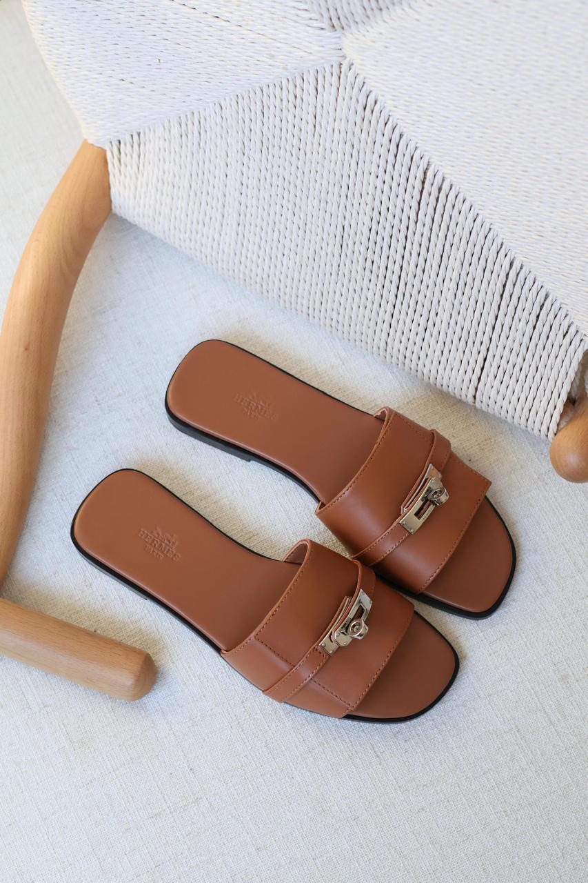 Ladies flats