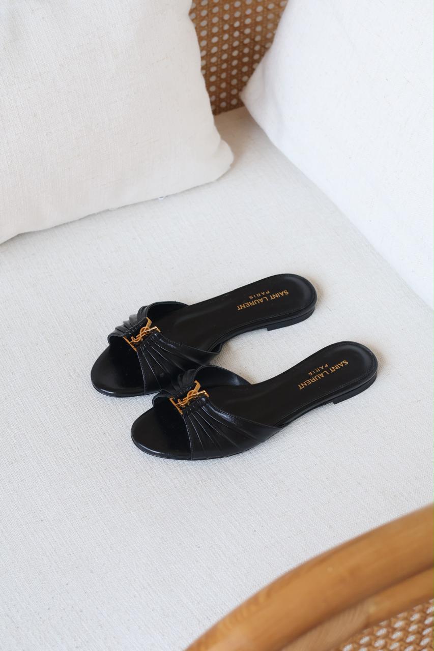 Ladies flats