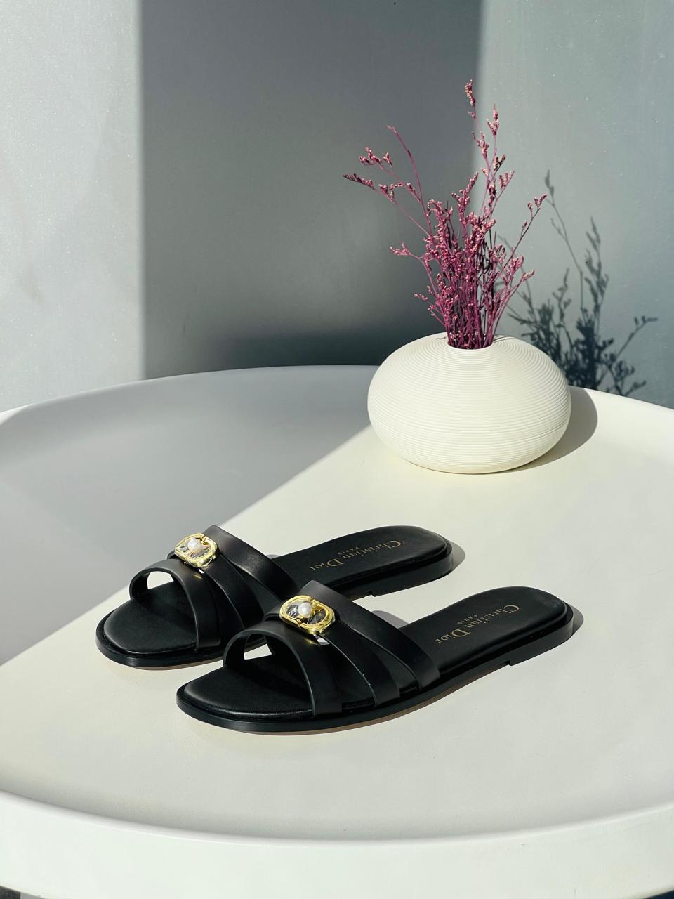 Ladies flats
