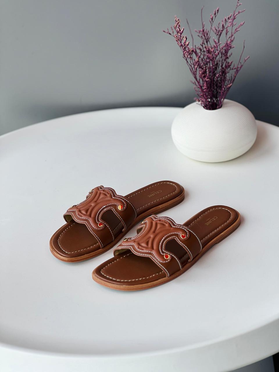 Ladies flats