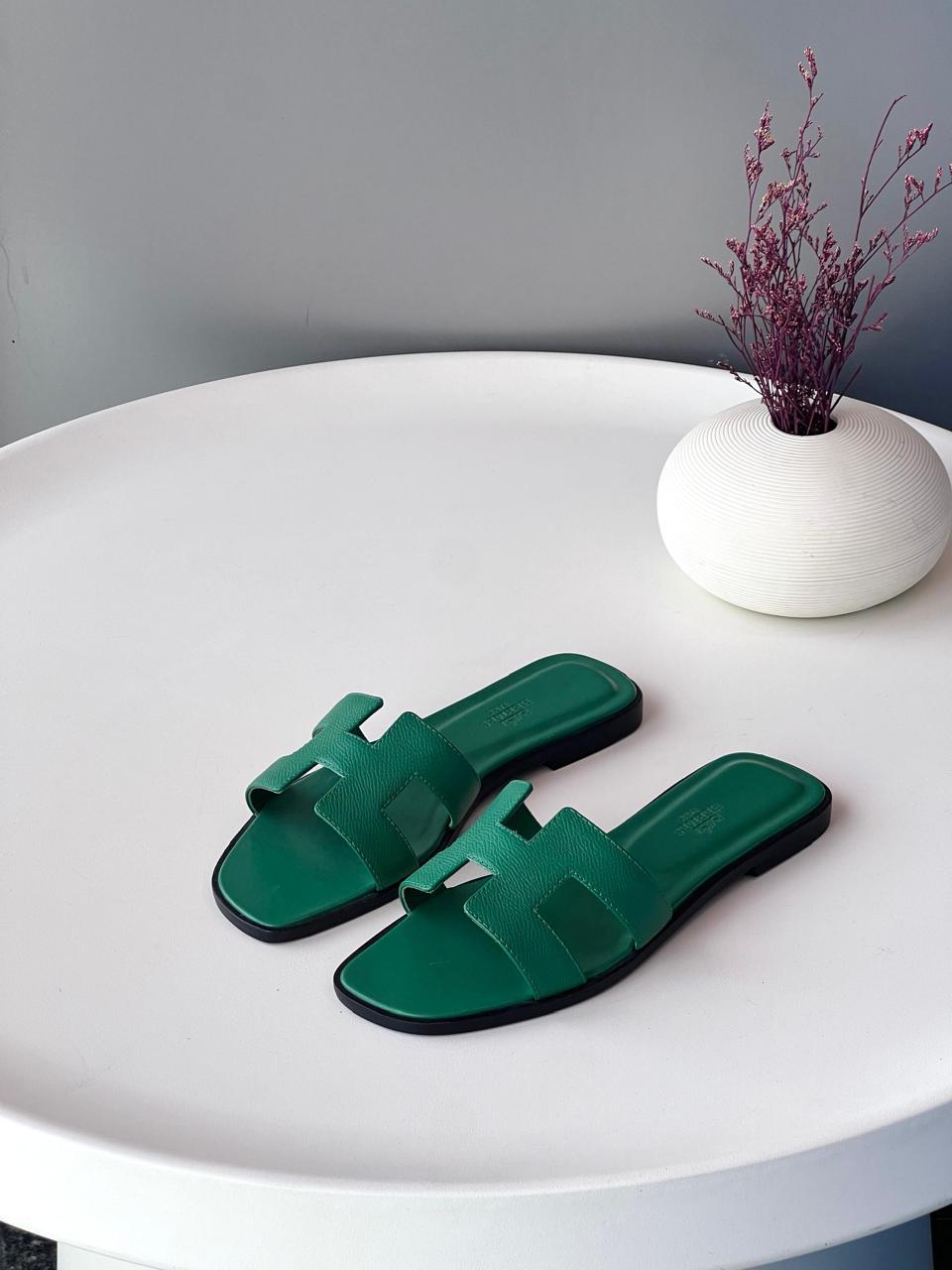 Ladies flats