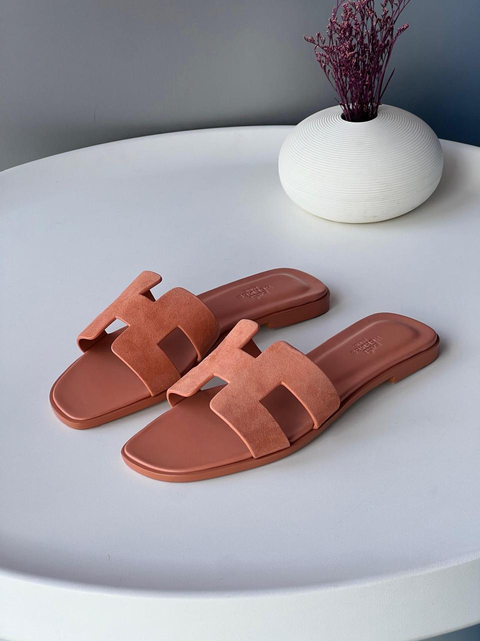 Ladies flats
