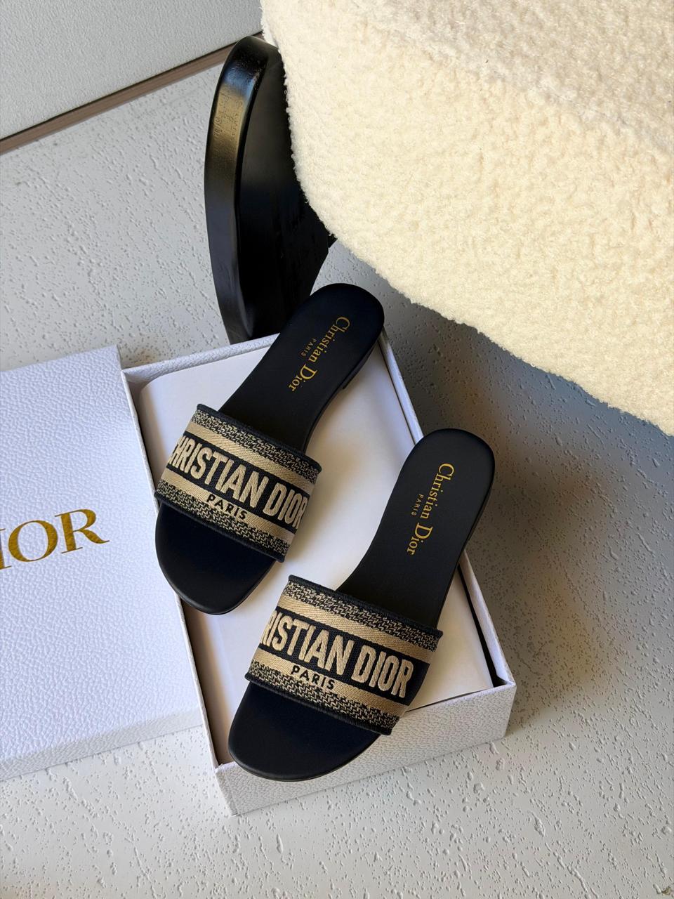 Ladies flats