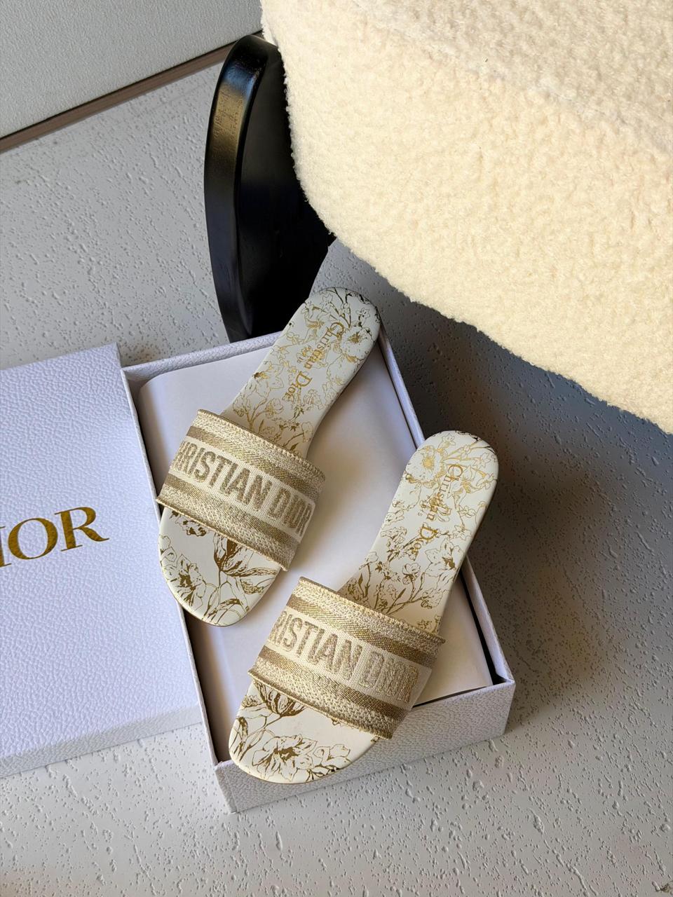 Ladies flats