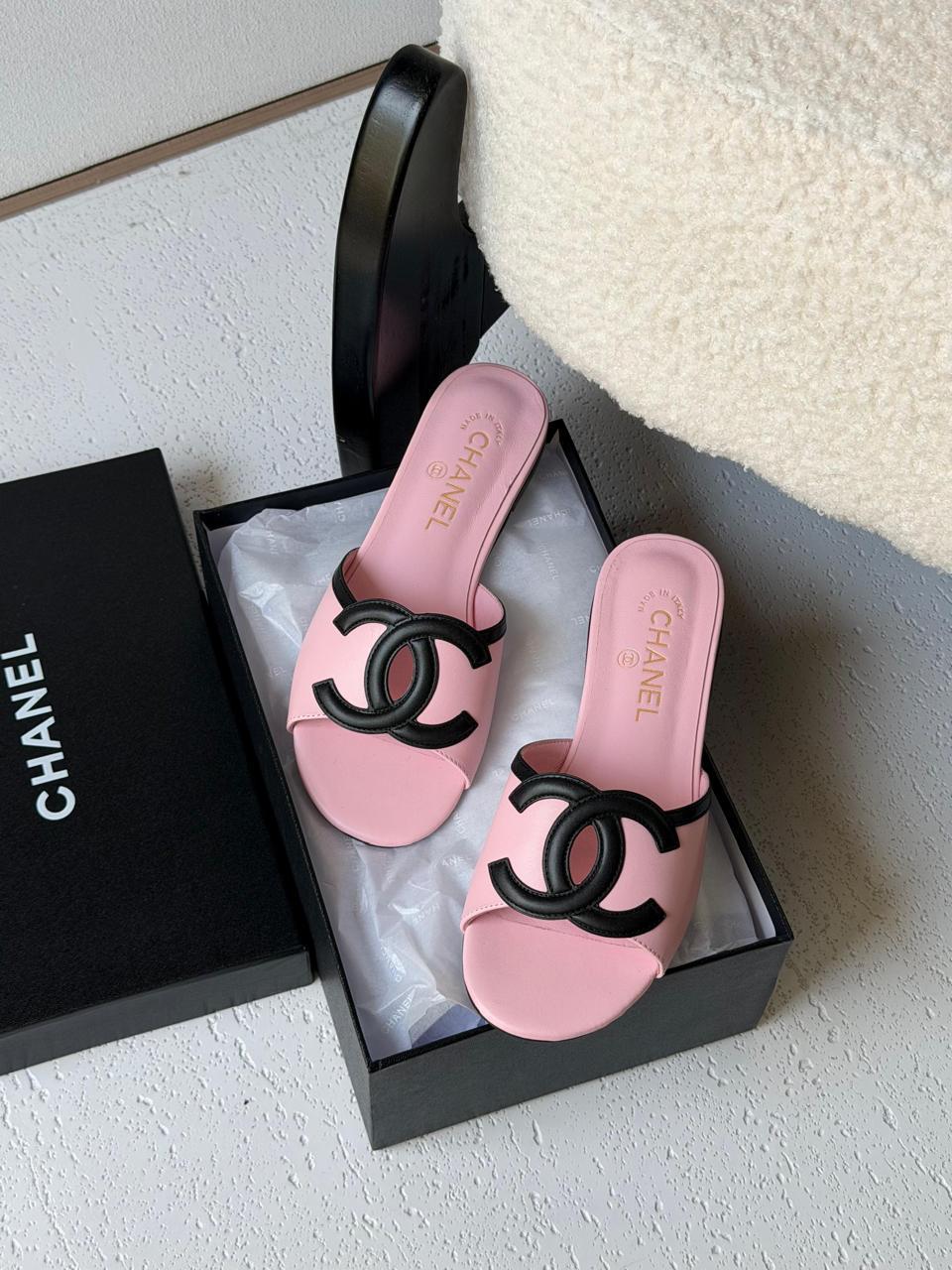 Ladies flats