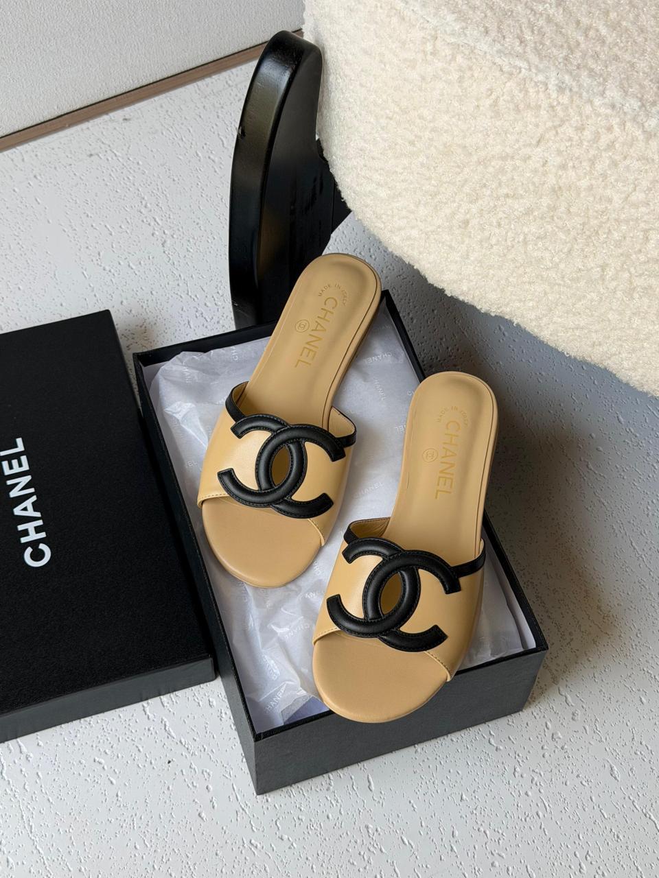 Ladies flats