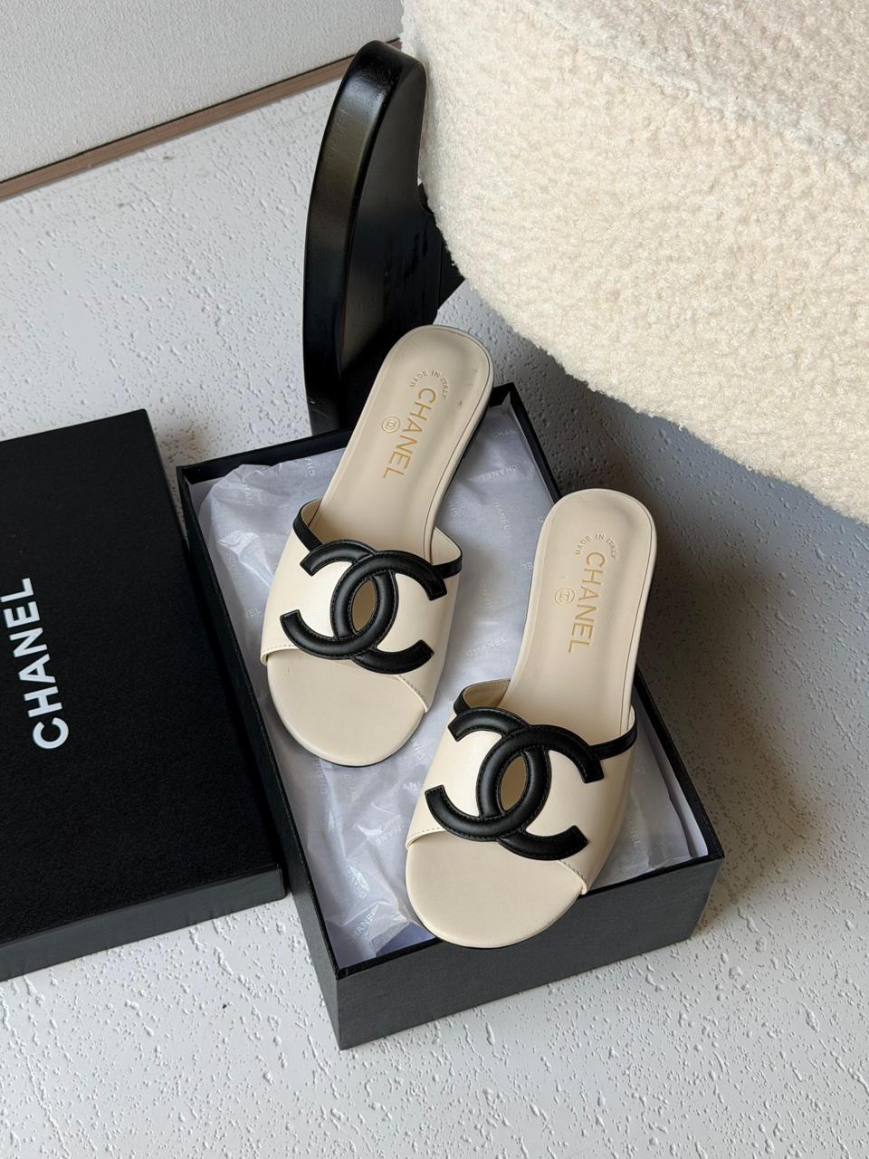 Ladies flats