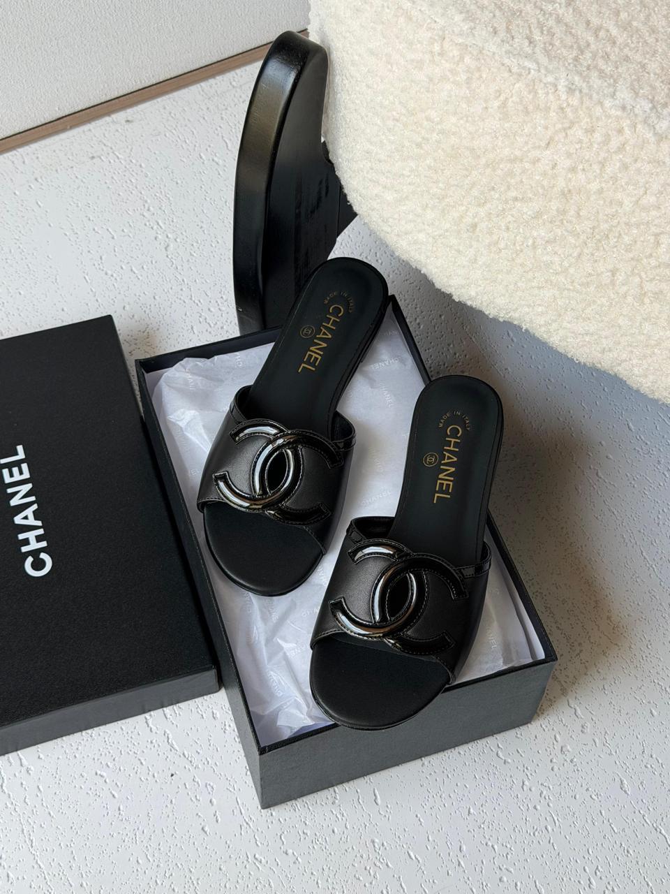 Ladies flats