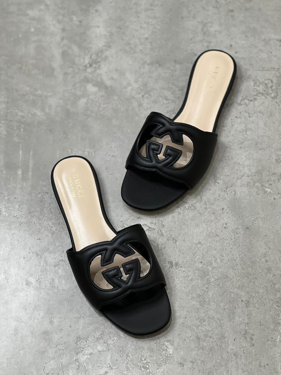 Ladies flats