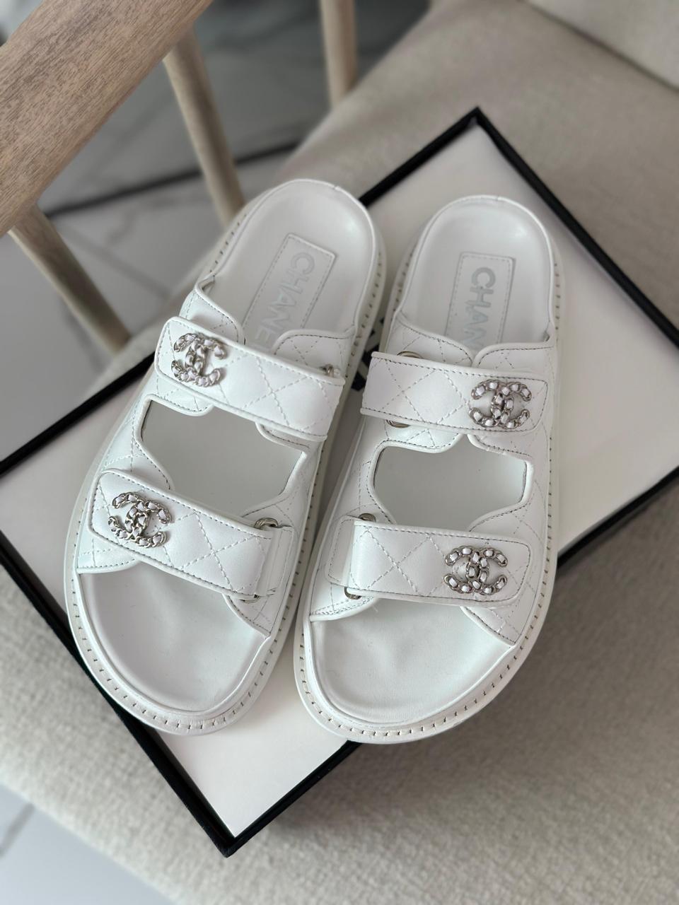 Ladies flats