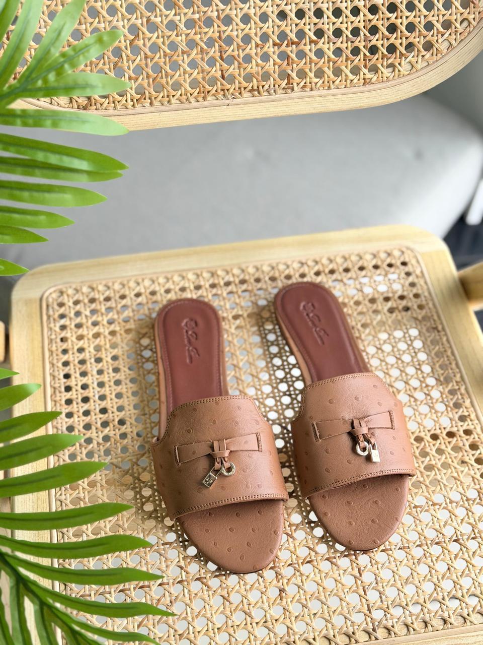 Ladies flats