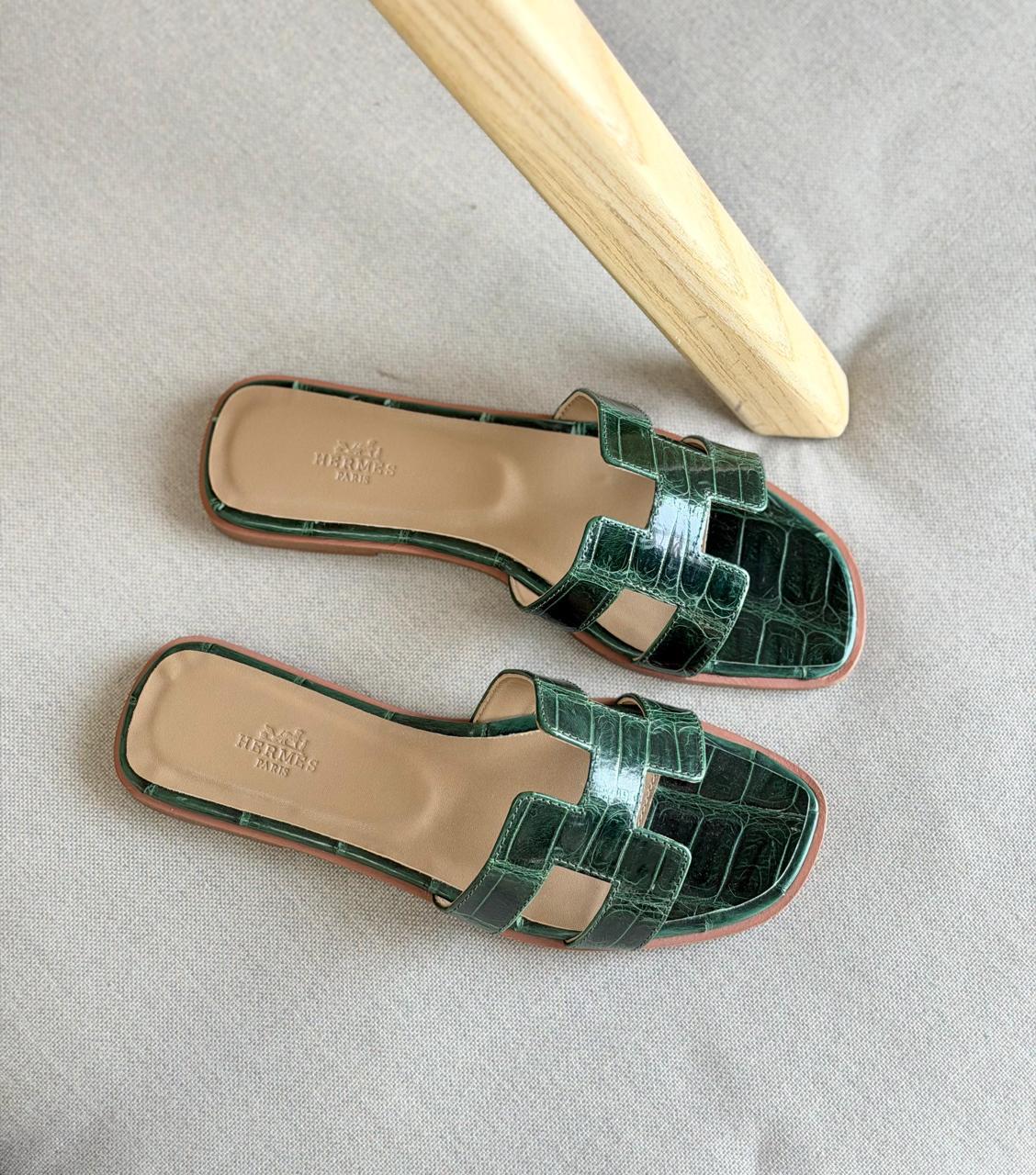 Ladies flats