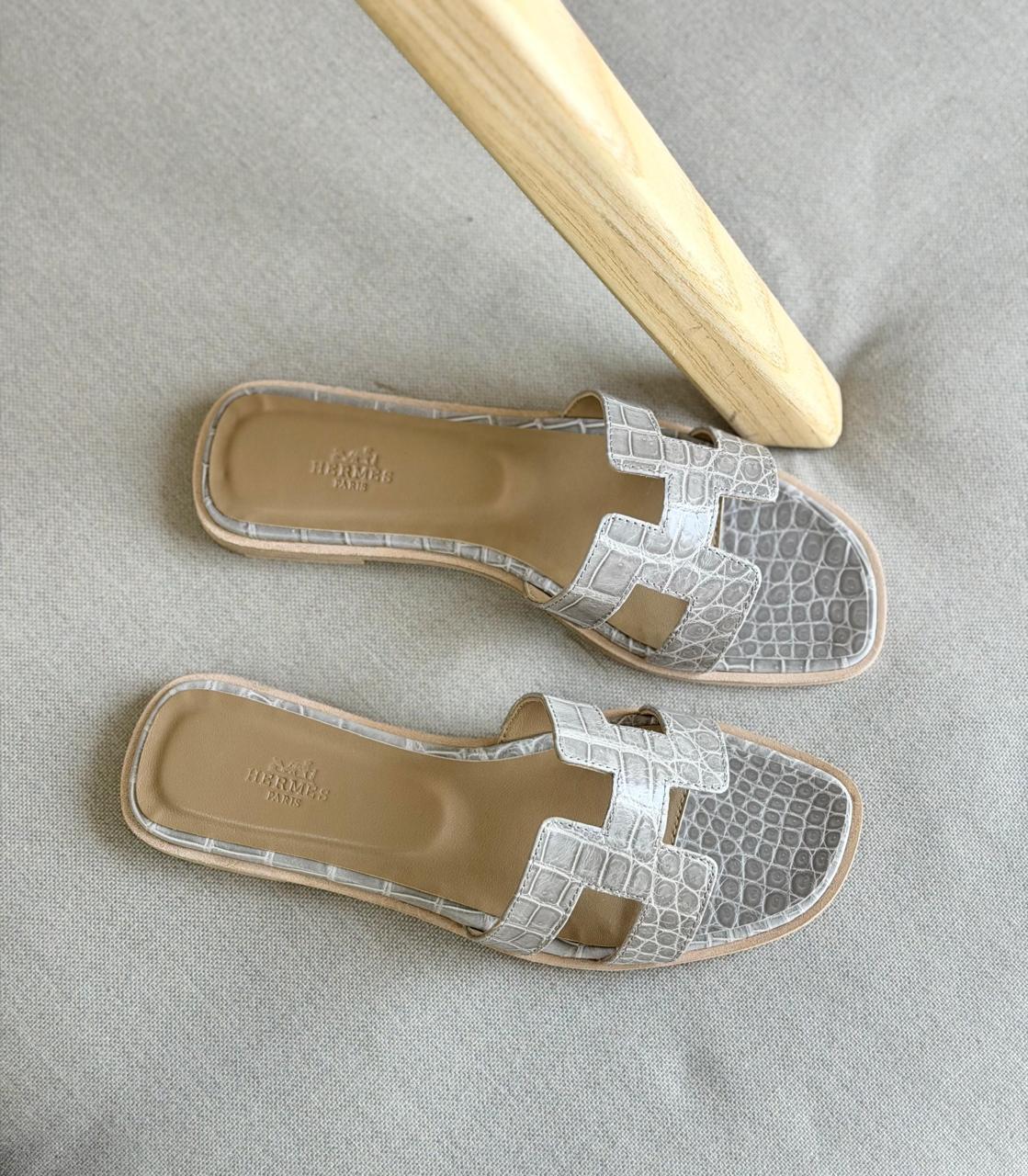 Ladies flats