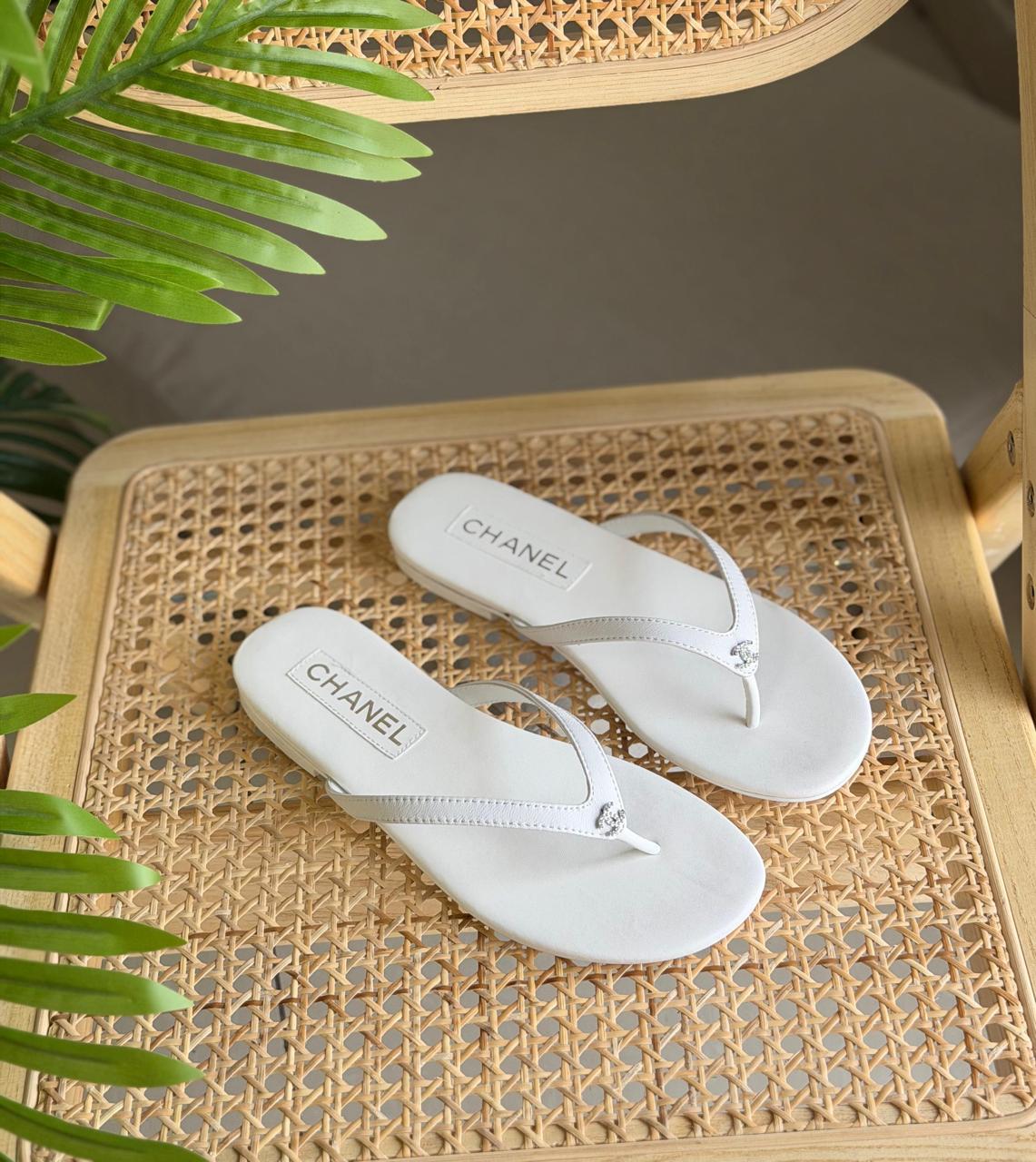 Ladies flats