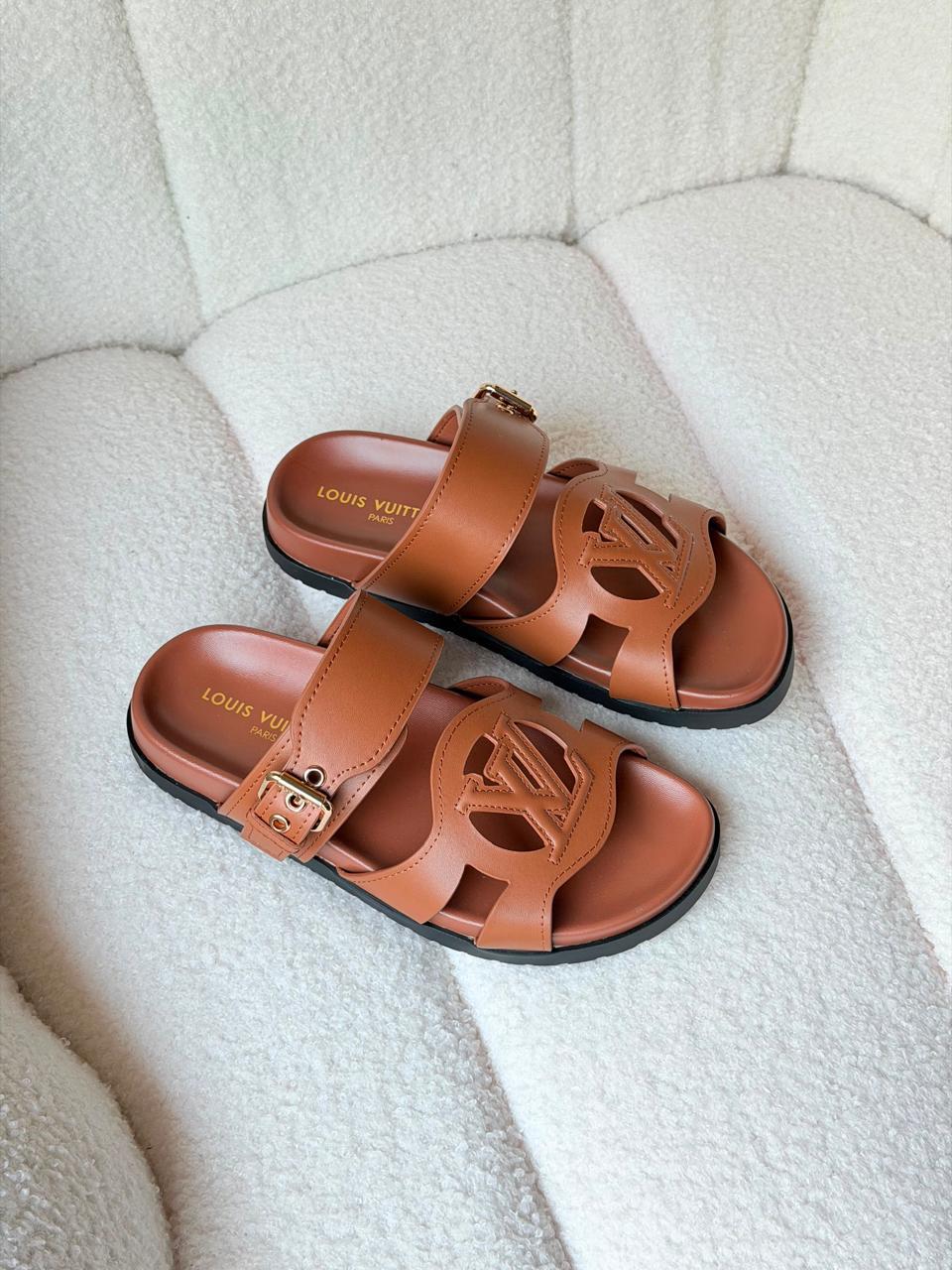 Ladies flats