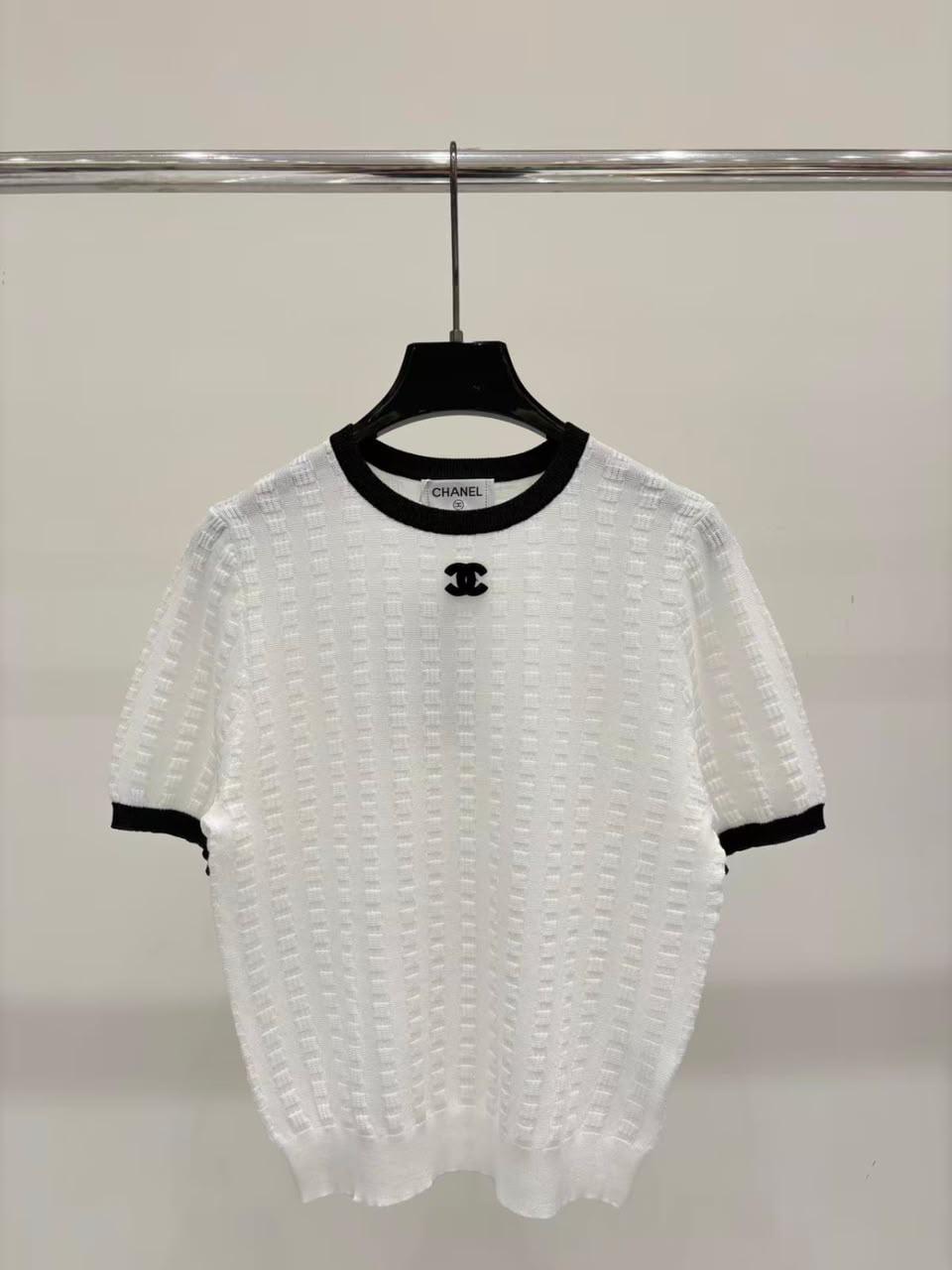 Ladies t-shirts & tops