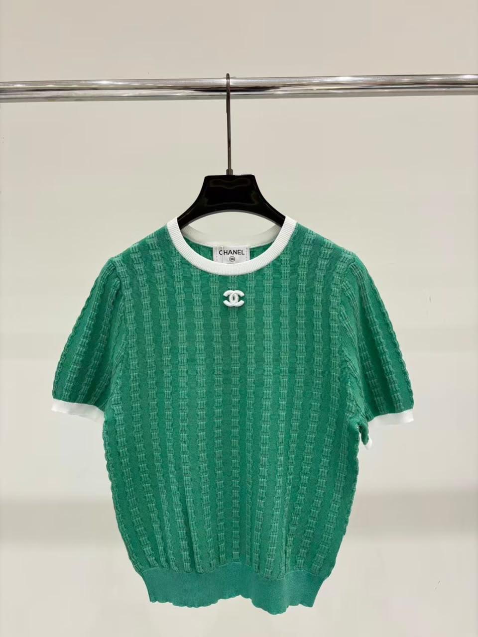 Ladies t-shirts & tops