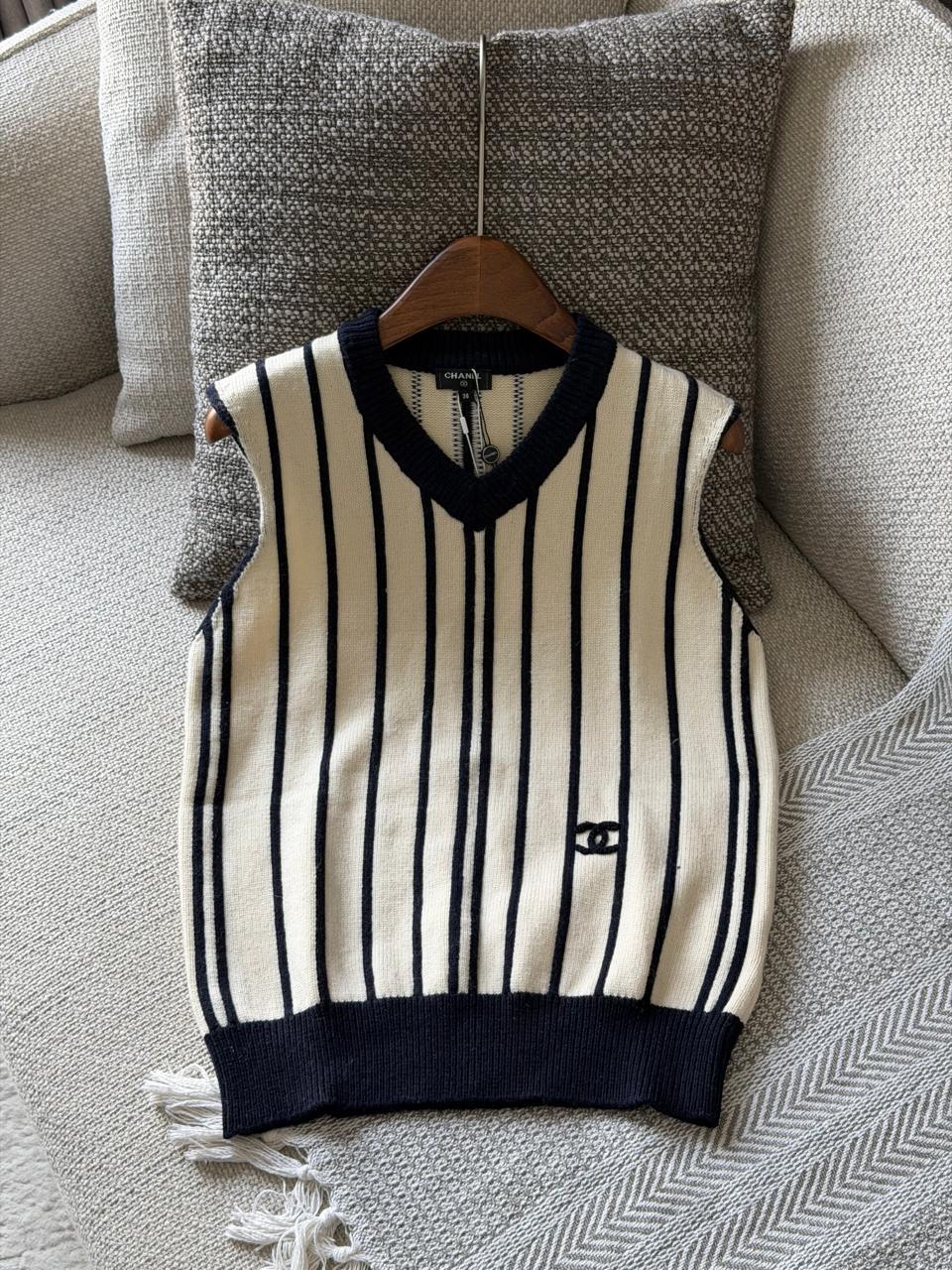 Ladies t-shirts & tops