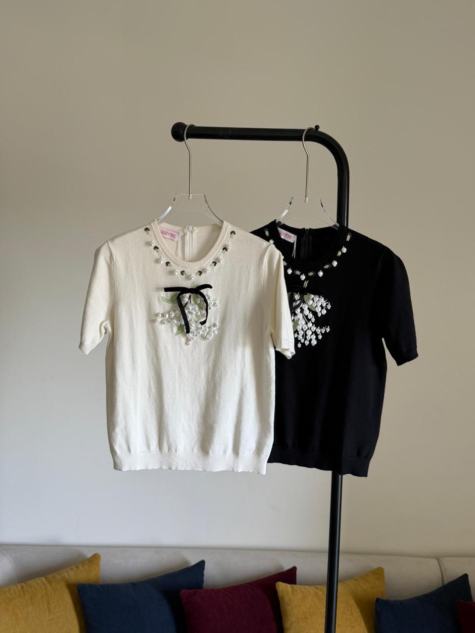Ladies t-shirts & tops