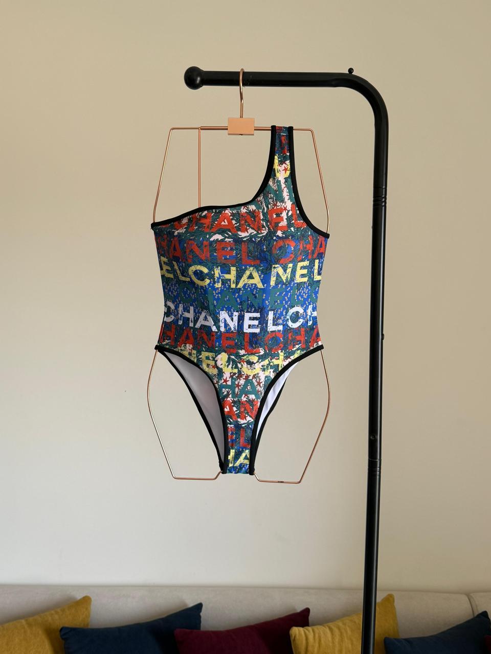 Ladies swimsuits & bikini